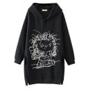 Dames lange hoodie met borduursel van een getekend meisje Capuchon met koorden Zijkanten zakken en splitten Raglanmouwen met boorden 1