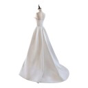 Dames lange strapless trouwjurk met een sleep van 50 cm en hoge split met gerimpelde corsage en geplooide rok in het wit voor een bal 10