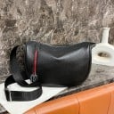 Dames leren crossbody tas in de vorm van een halve maan Brede verstelbare schouderband Ritsluiting Rode streep Zwart 24 x 18 x 9 cm 2