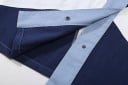 Dames overhemdjas Blauw-witte patchwork met zwarte delen Drukknopen Sluiting met klepzakken Contrasterende stiksels Polyester en katoen 6
