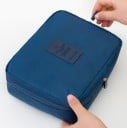 Dames reiskosmetica tas met afneembare dubbele zak Twee netvakken in het deksel Nylon en netstof Afmetingen 22 x 18 x 6 cm 6