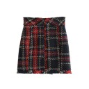 Dames ruit mini rok met decoratieve knopen in twee rijen Hoge taille Rafelige randen Rood en donkerblauw ruit Rits Polyester 2