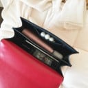 Dames schoudertas met klep en metalen studs Lange kettingriem Metalen slot Suède uitstraling Kunstleer en polyester 6