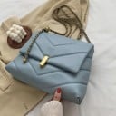 Dames schoudertas met klep Gequilte V-vorm Gouden ketting met een bandje Decoratieve bolletjes Kunstleer 31,5 x 22 x 8,5 cm 4
