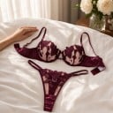 Dames set van lingerie met doorschijnende beha met beugels en geborduurde bloemen en string met bloemenapplicatie en verstelbare zijkanten 6