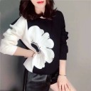 Dames sweatshirt met bloem 1