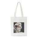 Dames tas met een print van antieke beelden in een moderne collage. Boodschappentas 35 x 40 cm Handvaten 30 cm Witte tas met een opvallend 7