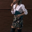 Dames witte blouse met geraffineerde mouwen versierd met ruffles Mouwlengte onder de elleboog Klassieke kraag en knoopsluiting Katoen en polyester 5