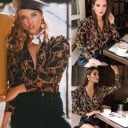 Dames zwarte blouse met lange mouwen en een print van gouden kettingen en medaillons Diepe V-hals Fijn glanzend polyester met spandex 4