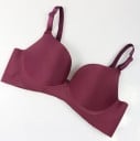 Damesbh met gladde, gevormde cups Verstelbare bandjes Sluiting met haakjes aan de achterkant Geribbelde rand Van nylon en spandex 6