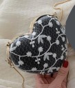 Dameshandtas in de vorm van een hart met bloemenborduursel Sociale clutch met metalen frame Gouden ketting over de schouder PU leer 3
