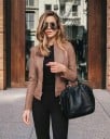 Damesjas van PU-leer met opstaande kraag en ritssluiting Strakke pasvorm Lange smalle mouwen Kortere lengte Elegante stadsstijl 3