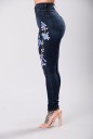 Damesjeans met bloemenmotief 2