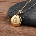Damesketting met een alfabetletter 8