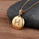 Damesketting met een alfabetletter 9