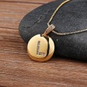 Damesketting met een alfabetletter 13