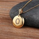 Damesketting met een alfabetletter 16