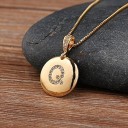 Damesketting met een alfabetletter 18