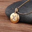Damesketting met een alfabetletter 25