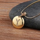 Damesketting met een alfabetletter 26