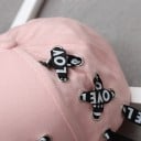 Damespet met decoratieve linten en een bladvormige hanger Katoenen baseballpet met metalen oogjes en een bandje aan de achterkant Universele 6