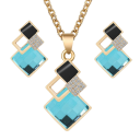 Damesset van ketting en oorbellen met decoratieve stenen 3