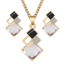 Damesset van ketting en oorbellen met decoratieve stenen 1