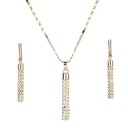 Damesset van ketting en oorbellen met kunstmatige diamanten 3