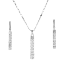 Damesset van ketting en oorbellen met kunstmatige diamanten 4