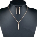 Damesset van ketting en oorbellen met kunstmatige diamanten 2