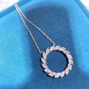 Damhalsband med cirkulärt hänge D686 1