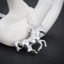 Damhalsband med häst 1