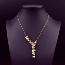 Damhalsband med pärlor och blommor 5