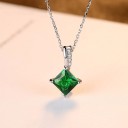 Damhalsband med smaragd 3