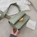 Dams crossbody-väska med lock och halvmåneformad metalldetalj Bred rem med karbinhakar Fyrkantig form PU-läder 18,5 x 8 x 14 cm 5