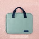 Dams datorväska Platt form Två handtag Huvudfack med dragkedja Delad framficka Av polyester Mått 37 x 27 x 3,5 cm 5