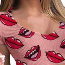 Dams pyjamas med kort ärm och shorts Enfärgad crop top med läppmotiv Rundad halsringning Lätt polyester set för sömn 2