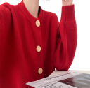 Damsk cardigan i bomull och akryl med långa ärmar och knäppning med knappar Enfärgad tröja i universell storlek Elegant dammode 14