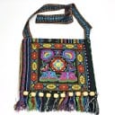 Damsk etno handväska över axeln av vävd randig tyg Färgglada fransar Lång rem Canvas och polyester Mått 25 x 28 cm Boho stil 1