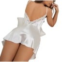 Damsk kort satin nattskjorta med justerbara axelband och V-ringning samt djupt öppna ryggar kantade med spets 13