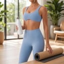 Damsk sportbehå med djup rund halsringning och skurna ryggar med breda axelband och slät yta för yoga och fitness 5