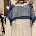 Dámska biela košeľa s veľkými náprsními vreckami Modré lemy so strapcami Modré sedlo na chrbte Dlhý voľný rukáv s volánom Polyester 6