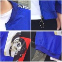 Dámská bomber bunda v hiphopovém stylu Dvoubarevný design Potisk s portrétem na zádech Stuhy na rukávech Volný střih Polyester a bavlna 13