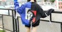 Dámska bomber bunda v hiphopovom štýle Dvoubarevný dizajn Potlač s portrétom na chrbte Stuhy na rukávoch Voľný strih Polyester a bavlna 6