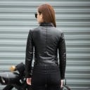 Dámska bunda motorkárska z umelej kože Čierna Priliehavý strih Šikmý zips Stojací golier Prešívané rukávy Pracky v páse Zipsy na rukávoch 5