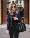 Dámská bunda z PU kůže se stojáčkem a zapínáním na zip Přiléhavý střih Dlouhé úzké rukávy Kratší délka Elegantní městský styl 5