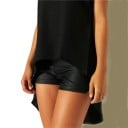 Dámská černá halenka s krátkým rukávem a prodlouženou zadní částí Rozparek na zádech Kulatý výstřih Asymetrický lem Polyester 5