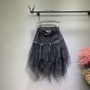 Dámska čierna sukňa s džínovým sedlom a vrstveným tylom Asymetrické cípy Pás so sponou Gombíky a rozstrapkaný okraj Džínovina a polyester 2