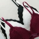 Dámska čipková podprsenka s trojuholníkovými košíčkami Vyberateľné vycpávky Široký dierkovaný lem Bavlna a nylon Obvod pod prsiami 62 až 77 cm 8