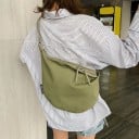 Dámska crossbody kabelka cez rameno v tvare polmesiaca Zapínanie na zips Malá taštička v sade Popruh s kovovými karabinami 7